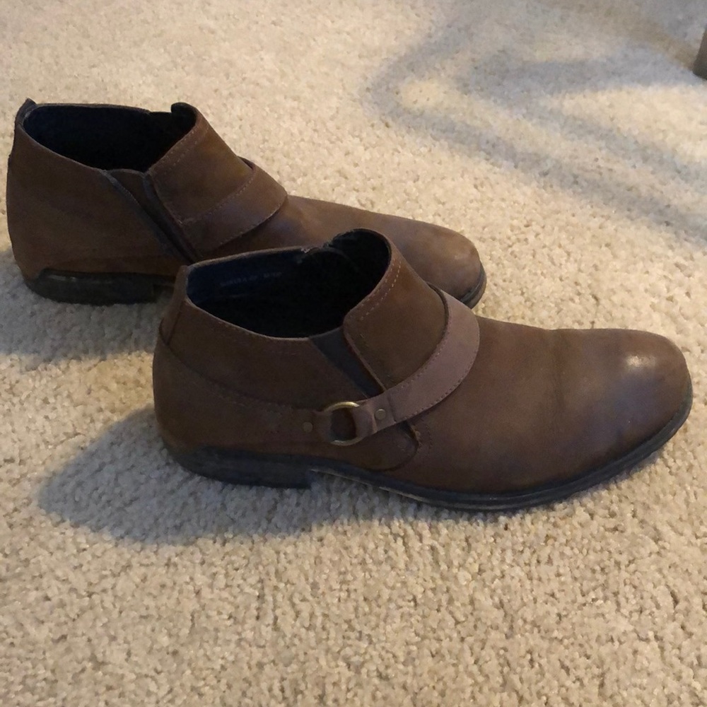 Men’s 10.0 Donald J Pliner Leather boots.
